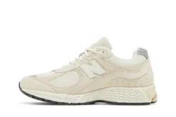 New Balance 2002R Off White Unfading Sneaker