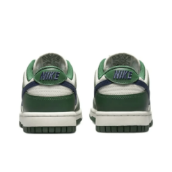 Wmns Dunk Low Retro Gorge Green Midnight Navy Iconic Sneaker